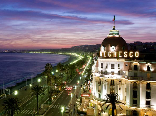 Thành phố biển Nice ở Pháp luôn nhộn nhịp và rực rỡ sắc màu.