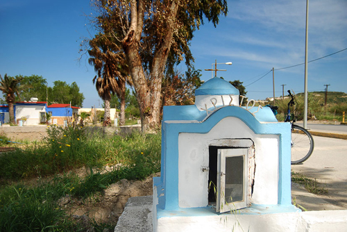 Kiến trúc nhà cửa trên đảo Kos có màu xanh, giống như trên nhiều hòn đảo lớn của Hy Lạp.