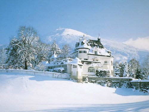 Giá phòng ở Schlosshotel Igls, Áo là 231 USD một đêm.