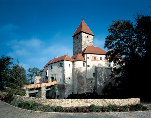 Burg Wernberg ở Đức với 257 USD một phòng một đêm.