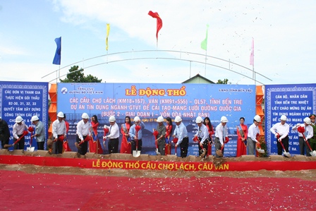 Nguyên UVBCT, Phó THủ tướng Trương Vĩnh Trọng và Bộ trưởng Đinh La Thăng và các đại biểu động thổ dự án