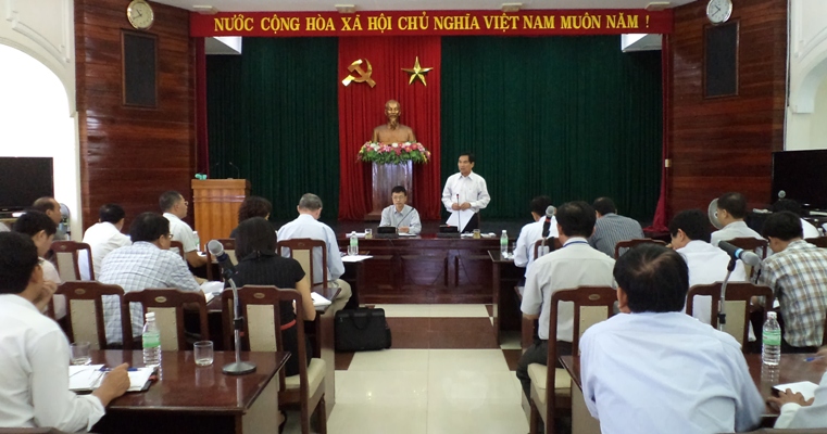 Phó Chủ tịch UBND thành phố Phùng Tấn Viết phát biểu tại buổi làm việc