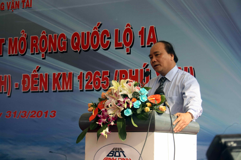 Phó Thủ tướng Chính phủ Nguyễn Xuân Phúc phát biểu tại lễ khởi công