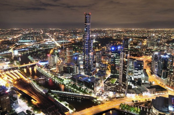 Melbourne, Australia rực rỡ trong đêm.