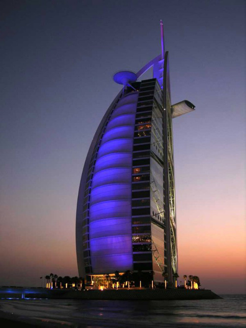 Khách sạn hình cánh buồm Burij Al Arab, ờ Dubai, Các Tiểu vương quốc Ả Rập Thống nhất.