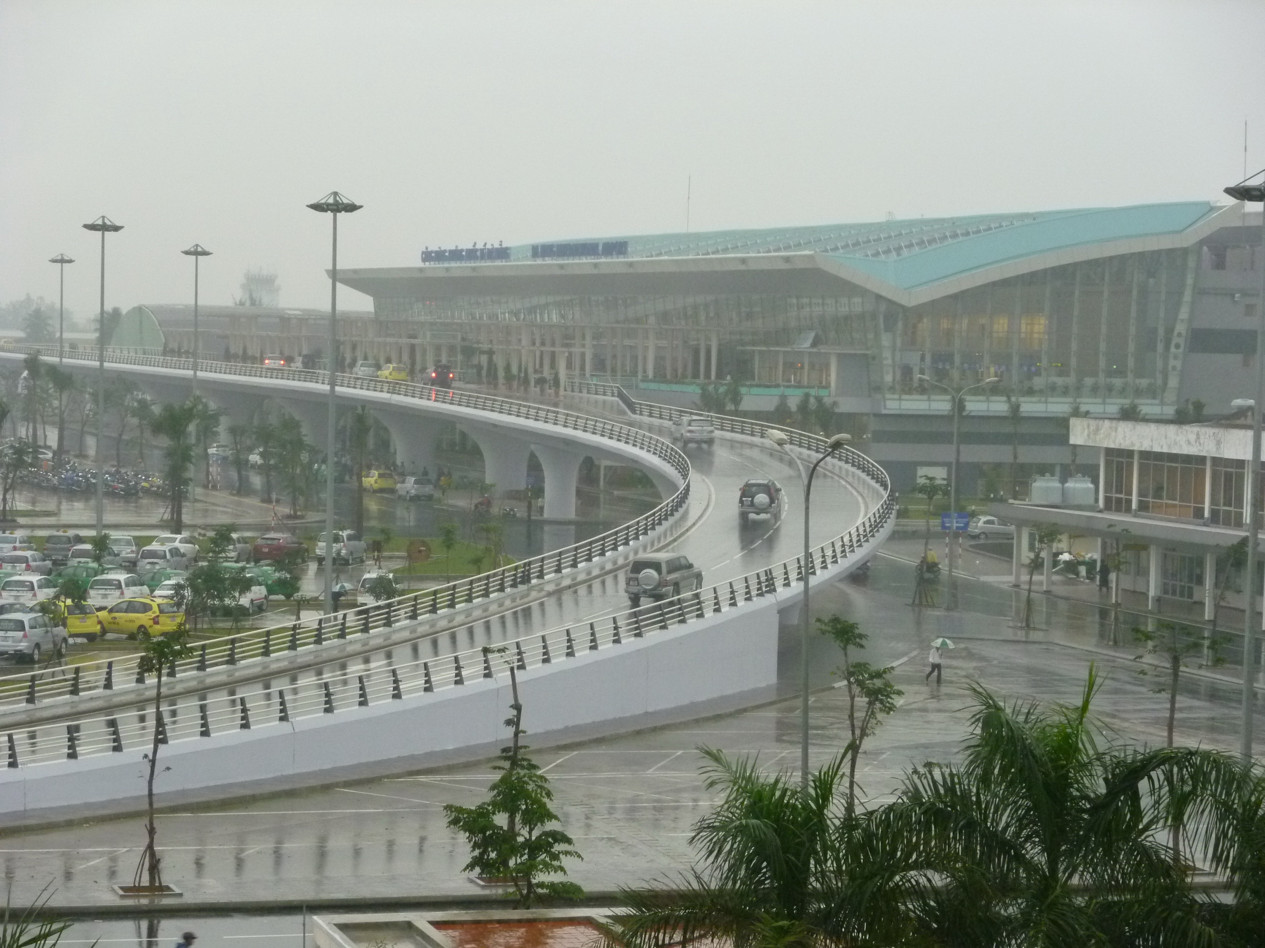 Đường dẫn vào sân bay quốc tế Đà Nẵng